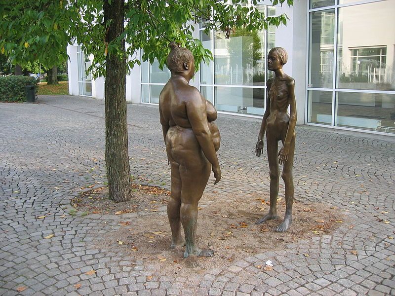 The sculpture Bronskvinnorna (The women of bronze)
